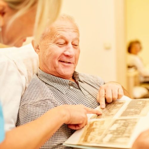 ¿Cómo tratar a los ancianos con demencia senil?: 6 recomendaciones