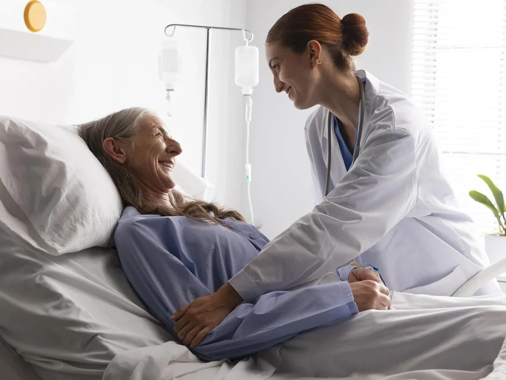 Cómo mudar a un adulto mayor postrado